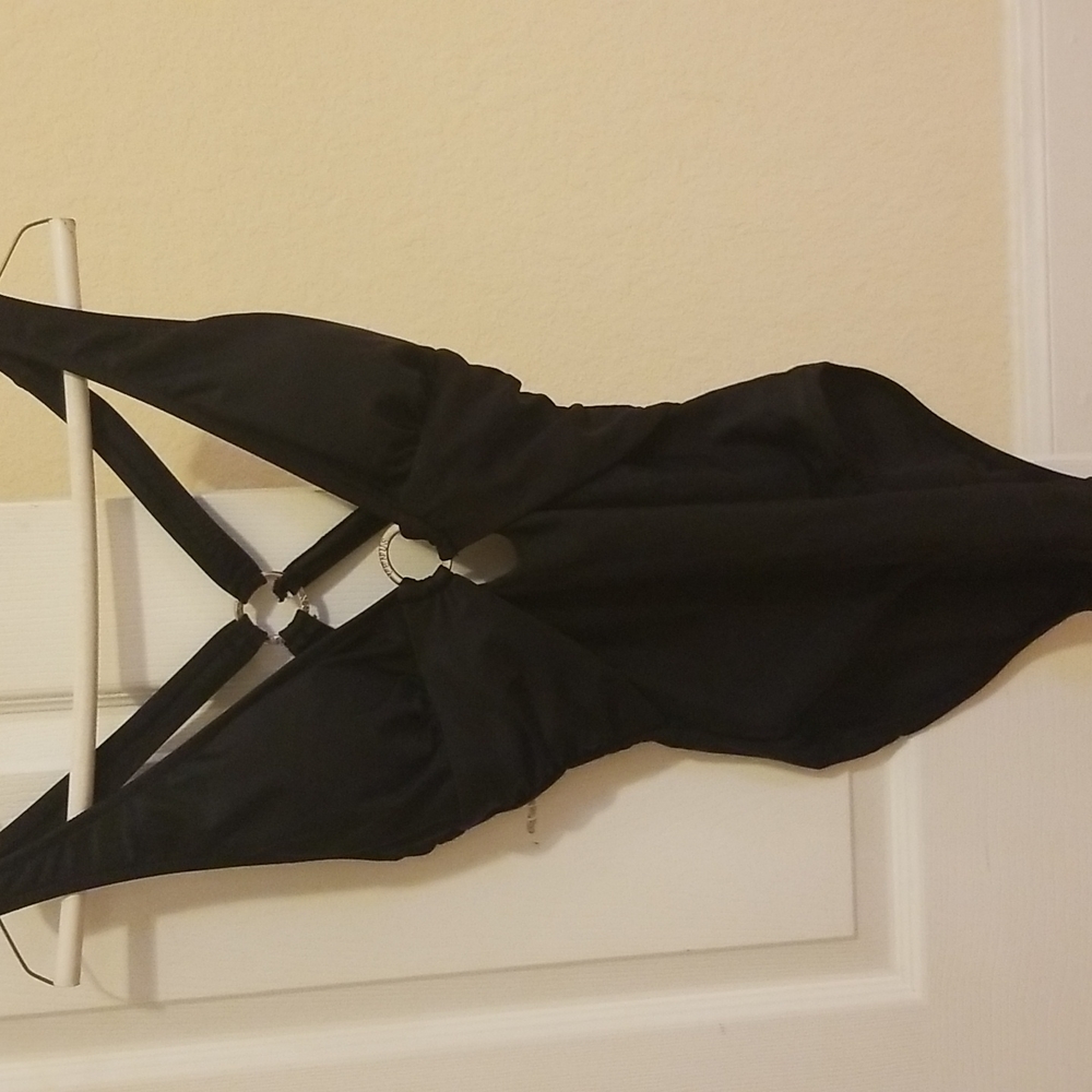 Venus  NWOT criss cross black swim suit size 6